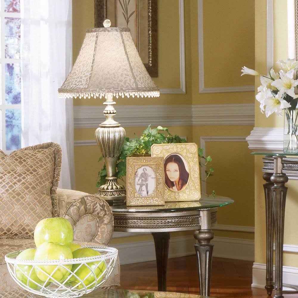 Round End Table with Glass Top Z64129