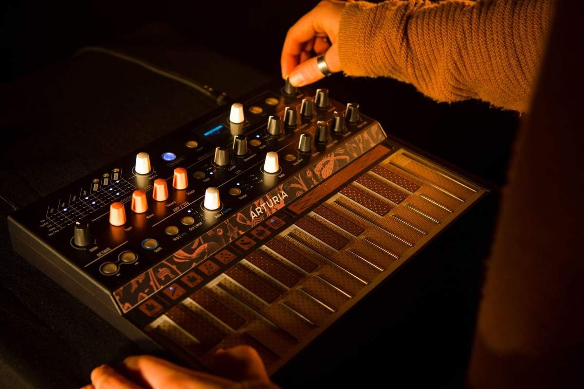 Hybrid Synthesizer L945196