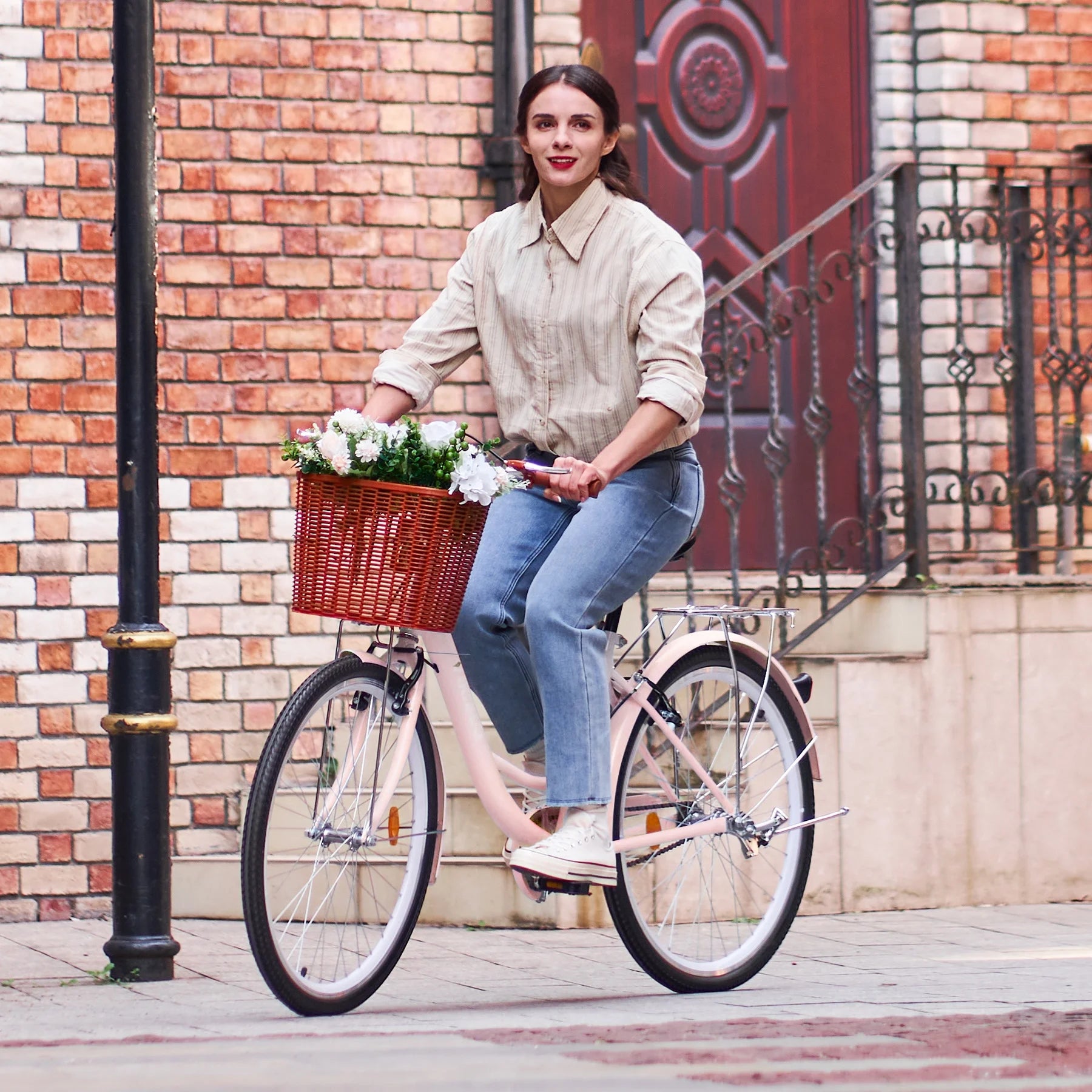 24 Inch City Cruiser Bicycle with Carbon Steel Frame Dual V Brakes Basket Y187509